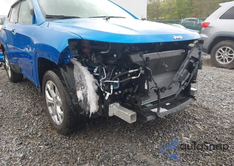 2024 Jeep Compass Latitude 4X4 z USA, uszkodzony, nr VIN 3C4NJDBN9RT132368